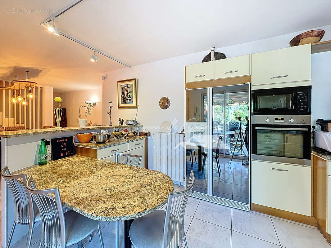 Maison à SAINT-BEAUZELY