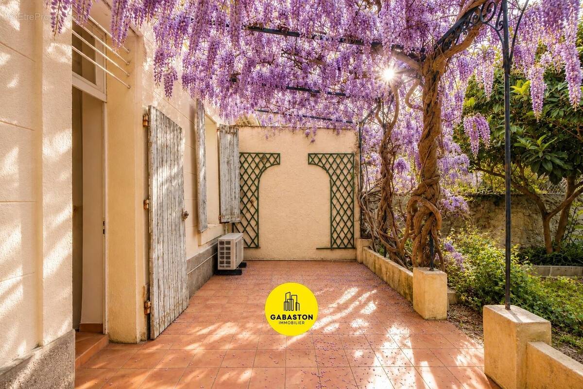 Appartement à MARSEILLE-5E