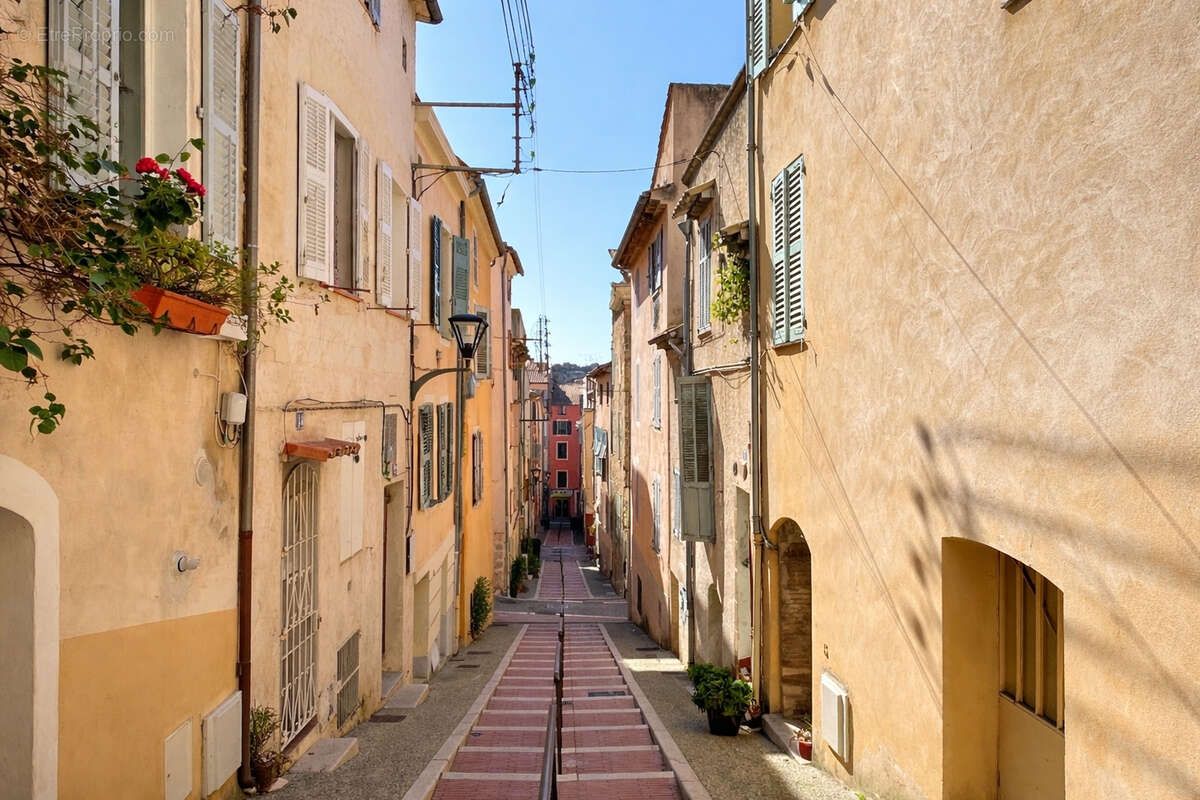Appartement à VALLAURIS