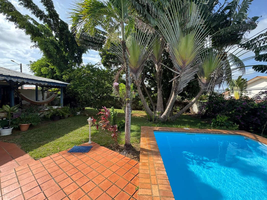 Maison à REMIRE-MONTJOLY