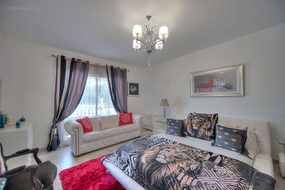 Maison à PUGET-SUR-ARGENS