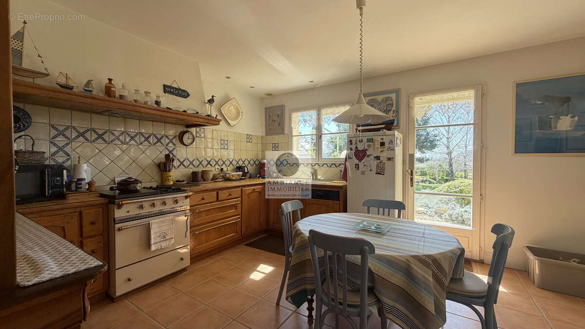 Maison à MONTELEGER