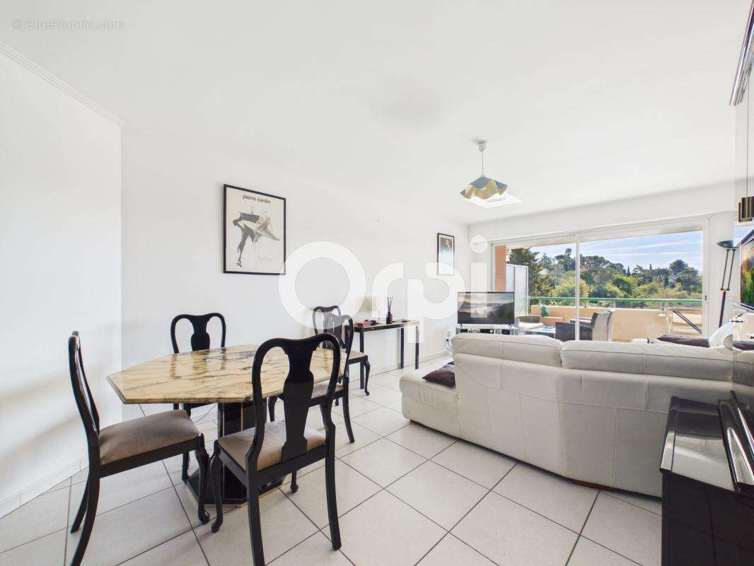 Appartement à MANDELIEU-LA-NAPOULE