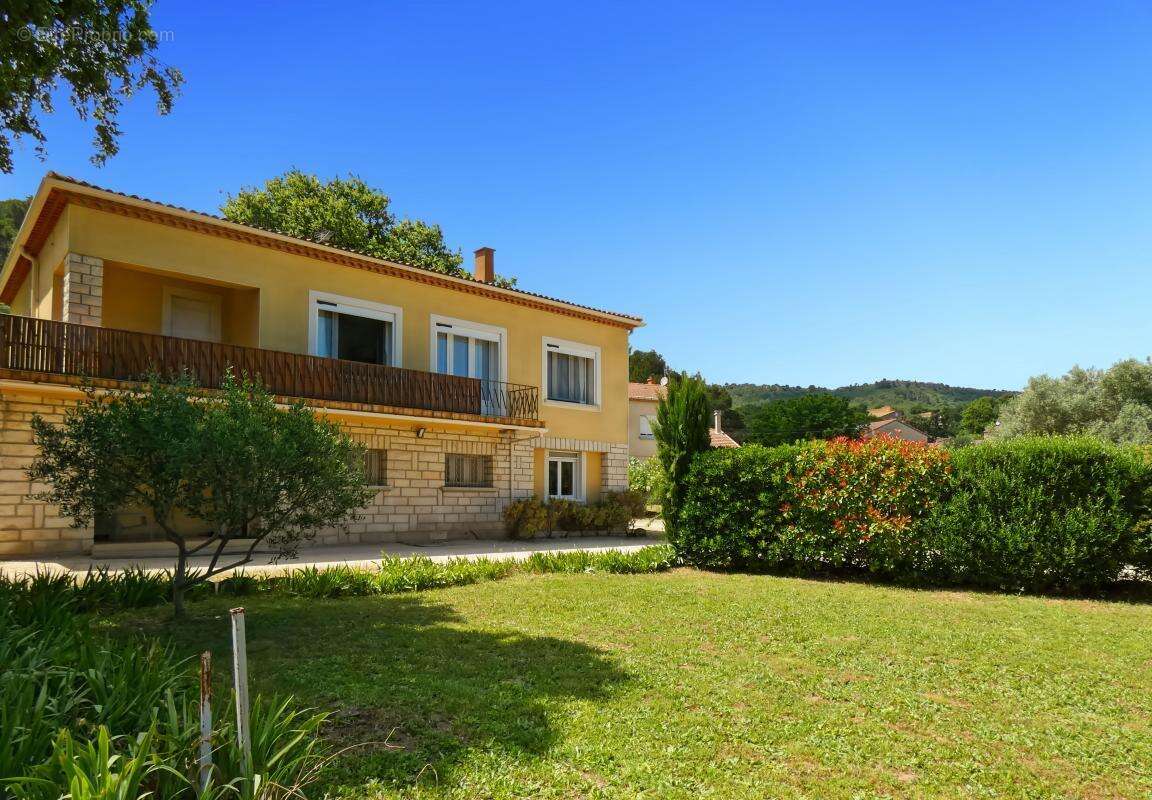 Maison à LAUDUN-L'ARDOISE