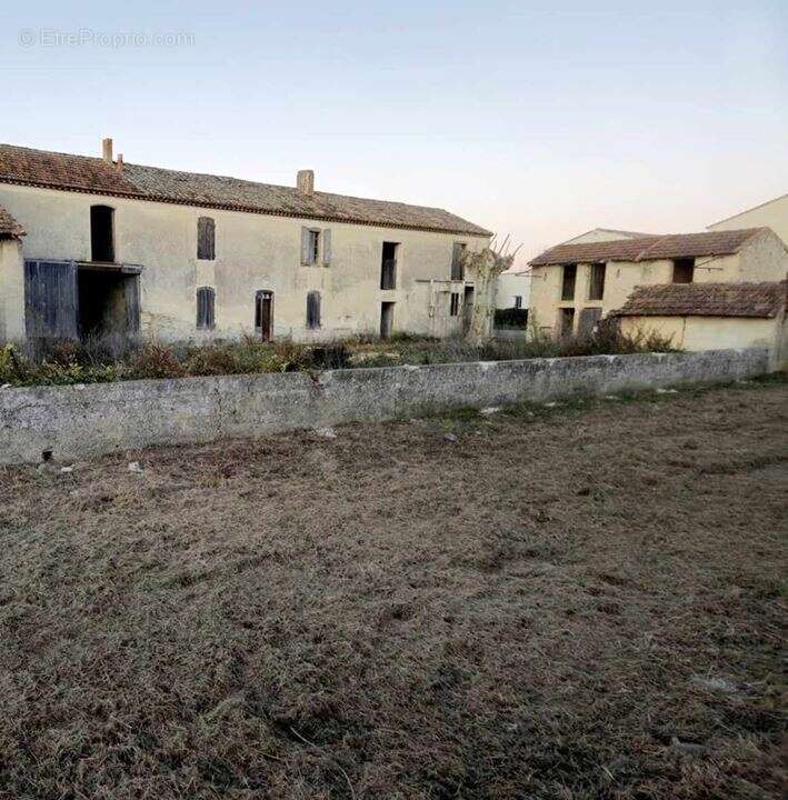 Commerce à CAMARET-SUR-AIGUES