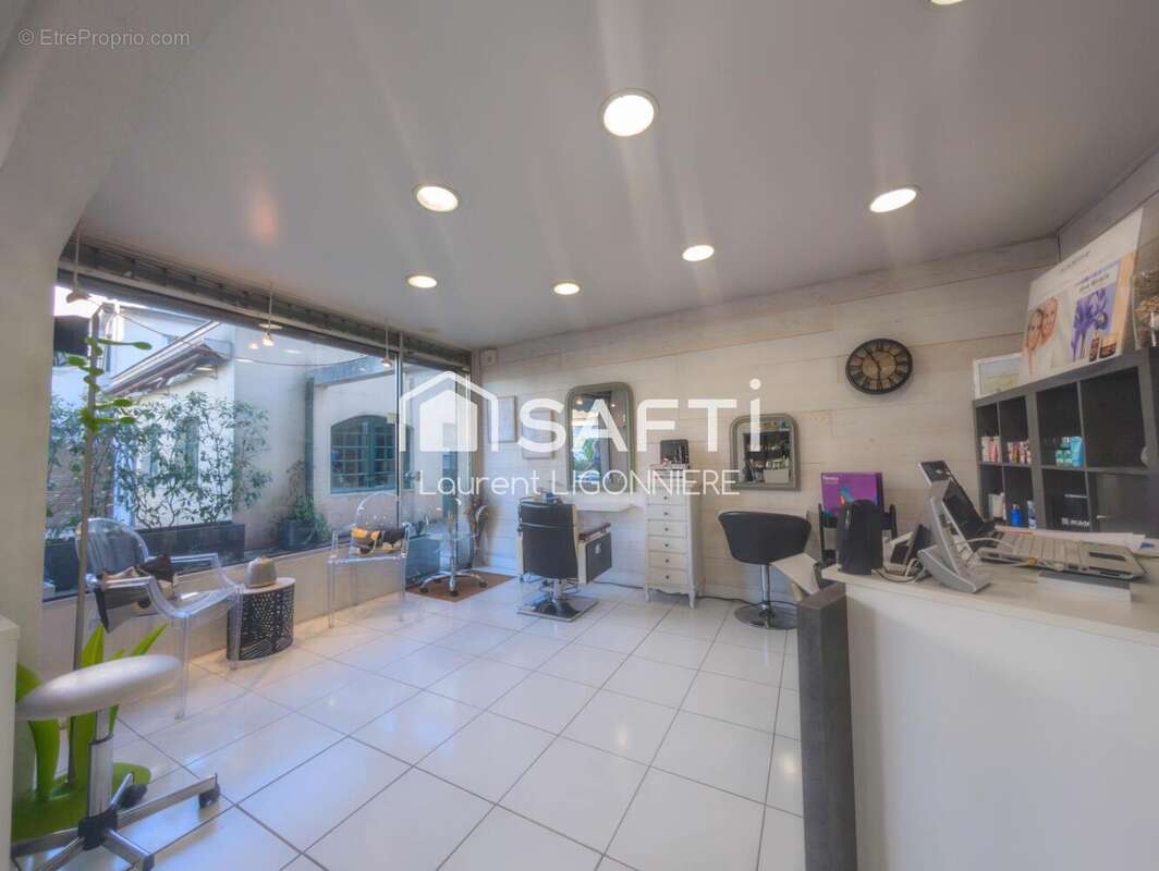 Commerce 57 m² à Lesigny  - photo 2