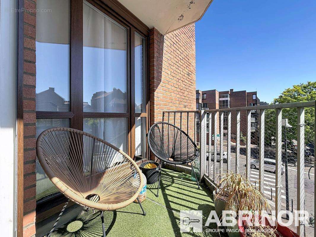 ROUBAIX centre - Beau type 4 de 81.57 m² hab. - Balcon - photo 2