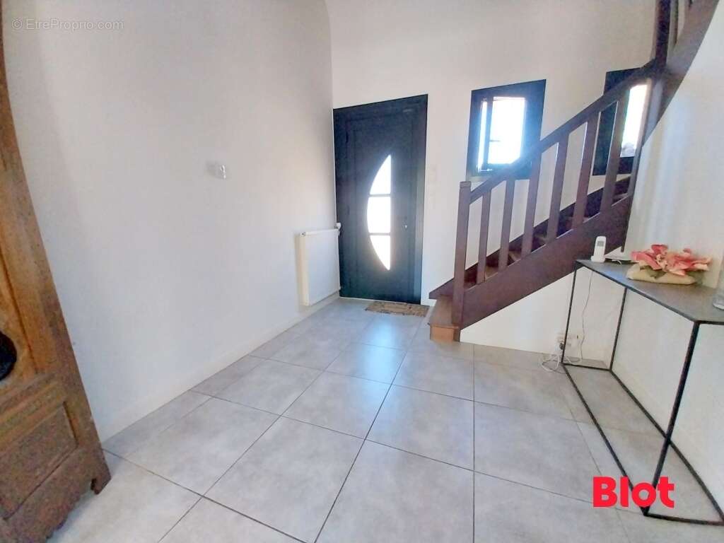 Maison 180 m² à Caudan  - photo 2