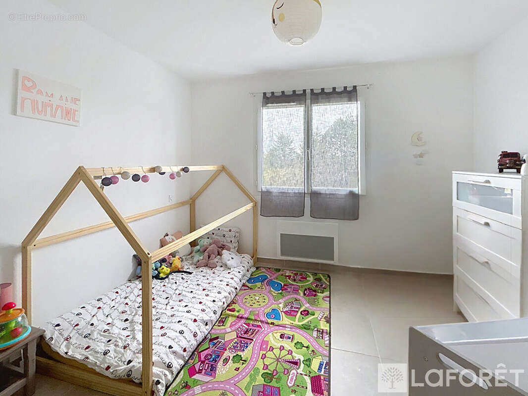 Maison à CAMARET-SUR-AIGUES