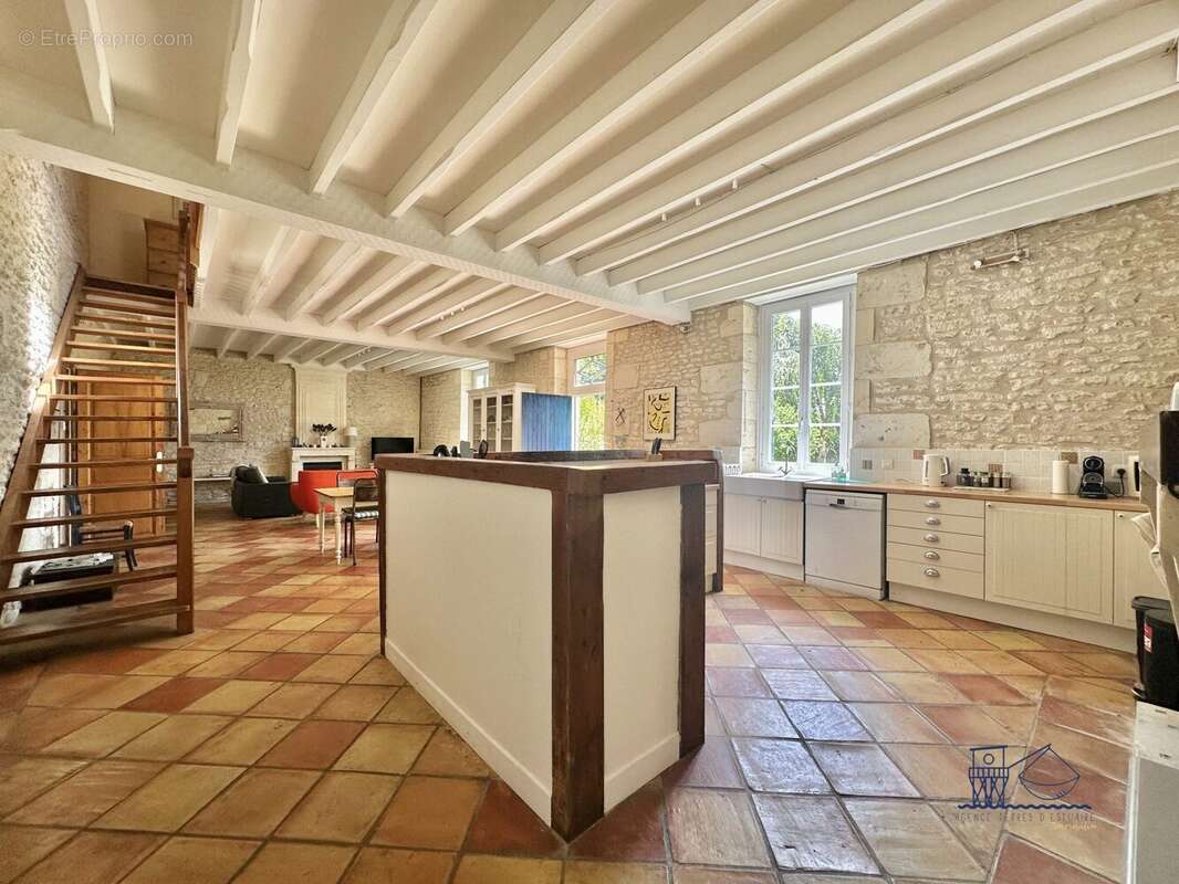 Maison 211 m² à Mortagne-Sur-Gironde  - photo 5