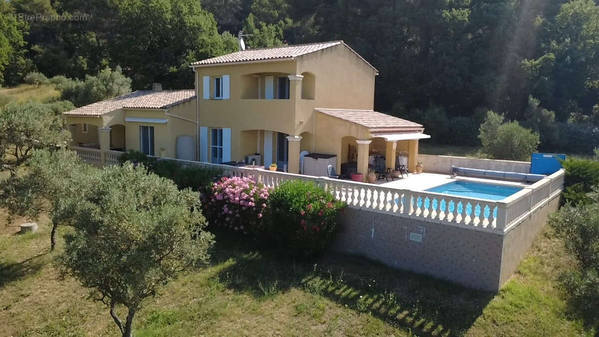 AUPS, superbe villa sur 2510 m 2 de terrain au calme. - photo 9