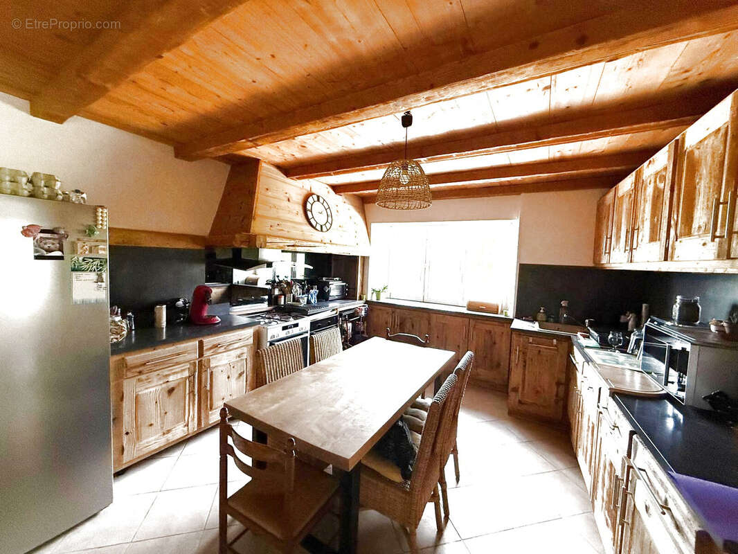 Maison à LA RIVIERE-ENVERSE
