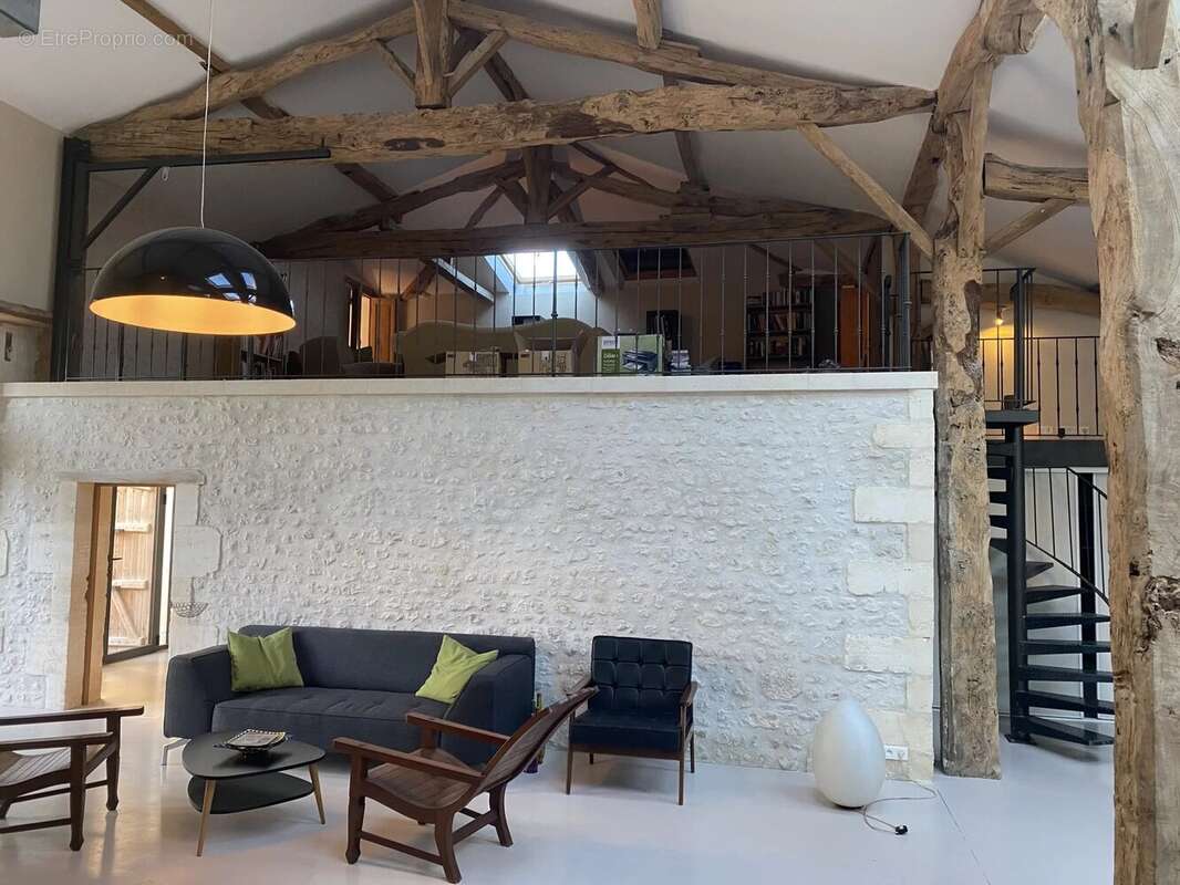 Maison à BARBEZIEUX-SAINT-HILAIRE