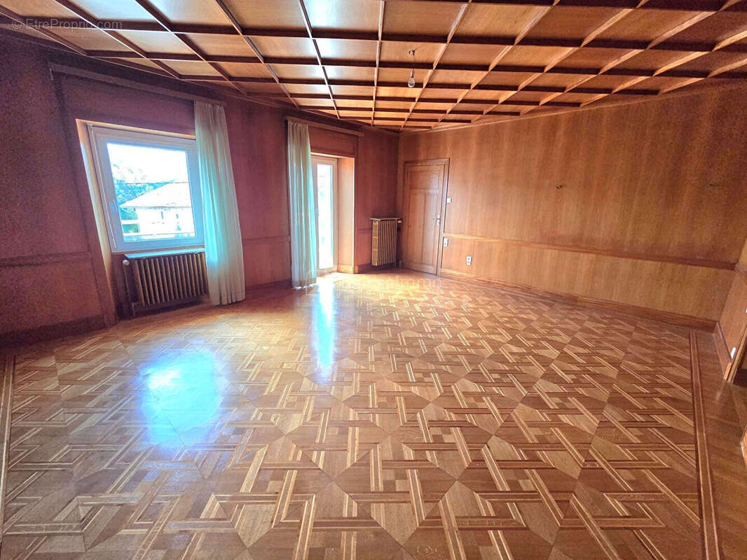 Appartement t5 111.1 m² 169000 euros - photo 2