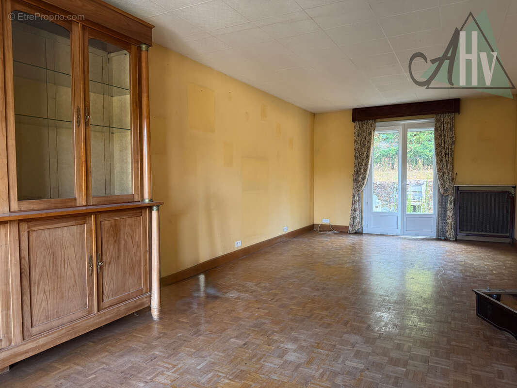 Maison  sur sous-sol total - 134 m2 - 6 pièces - jardin et garage à Saint-Brice. - photo 4