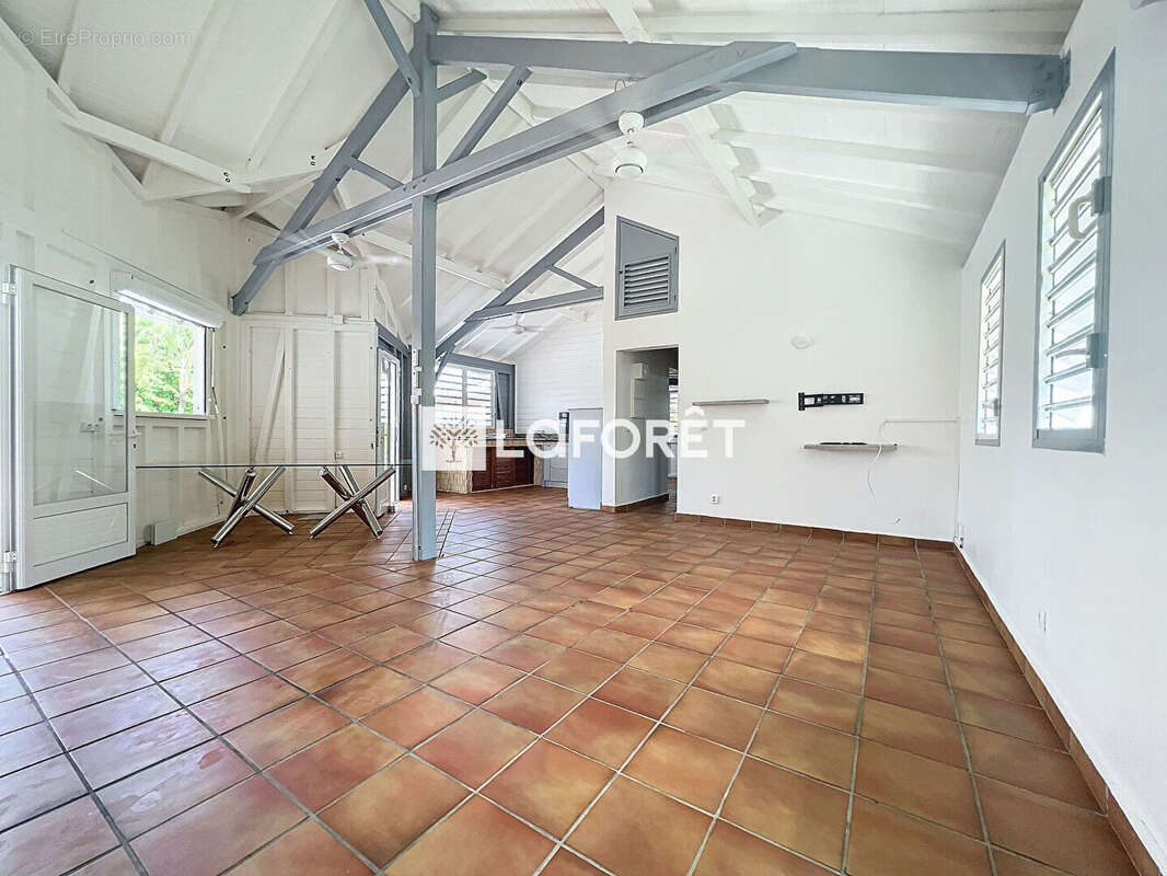 Maison F4  à Sainte Anne avec garage et piscine - photo 10