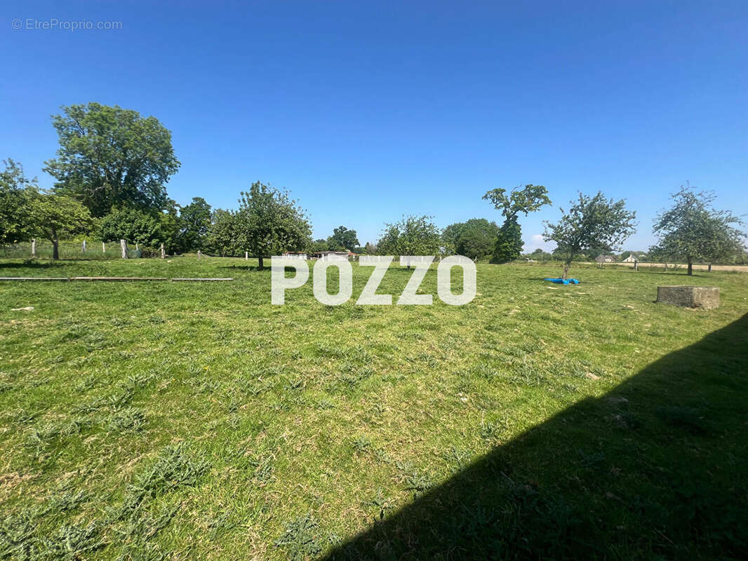 A Vendre Maison Ancienne à Planquery  (14)  avec des dépendances et  terrain de 13122 m² - photo 4