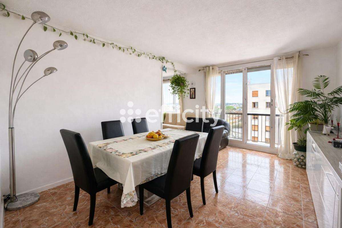 Appartement à BONDY
