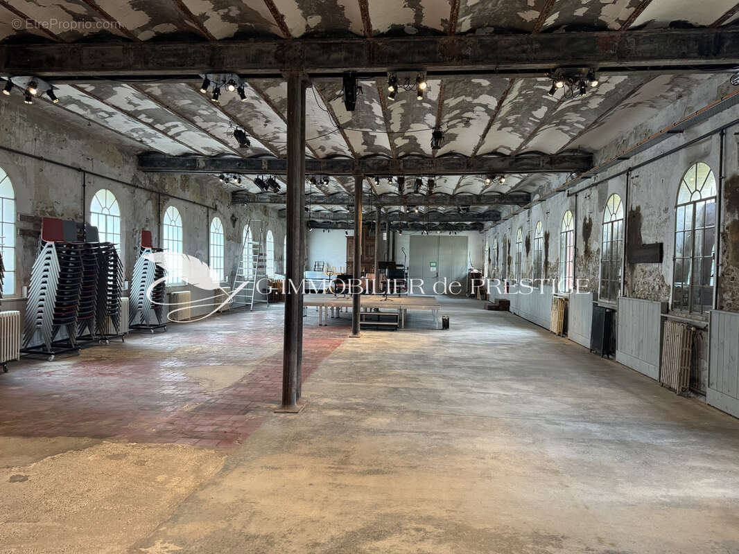 Maison à ENTRAIGUES-SUR-LA-SORGUE