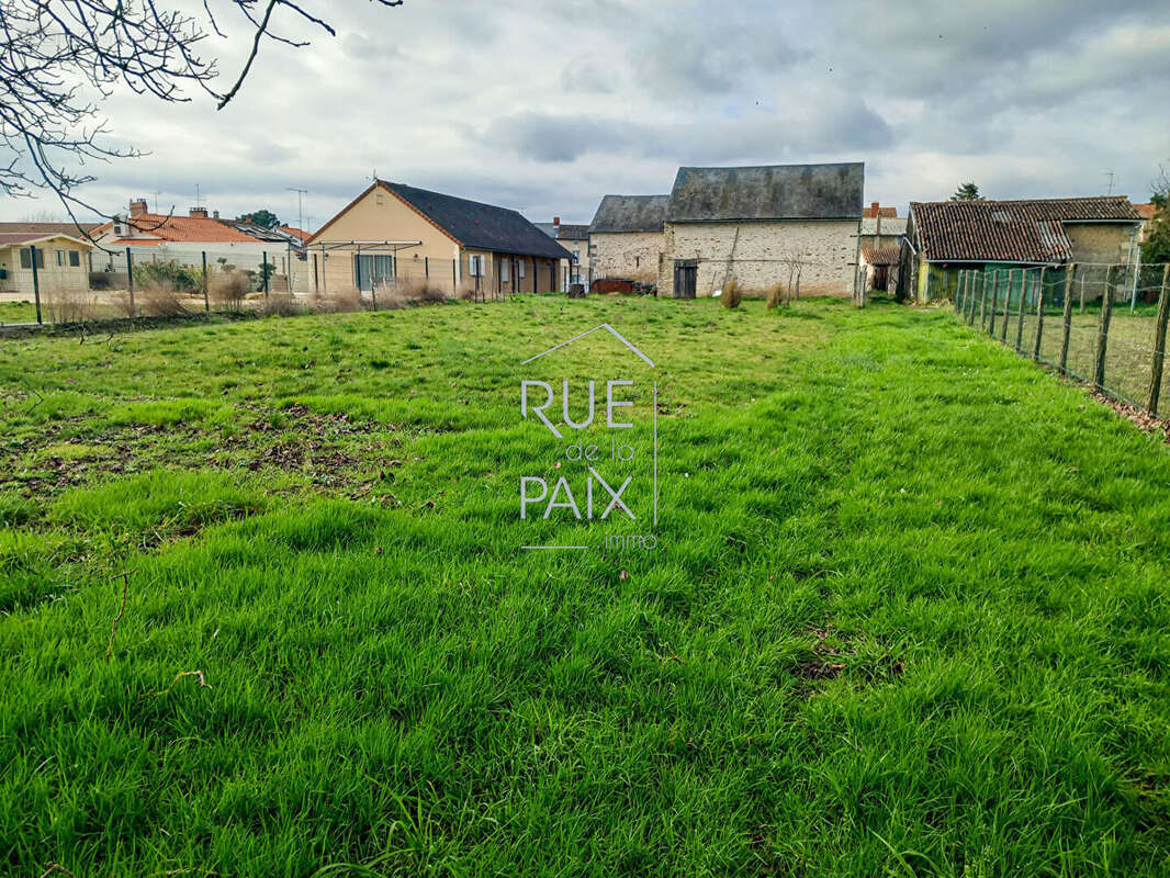 Maison à LENCLOITRE