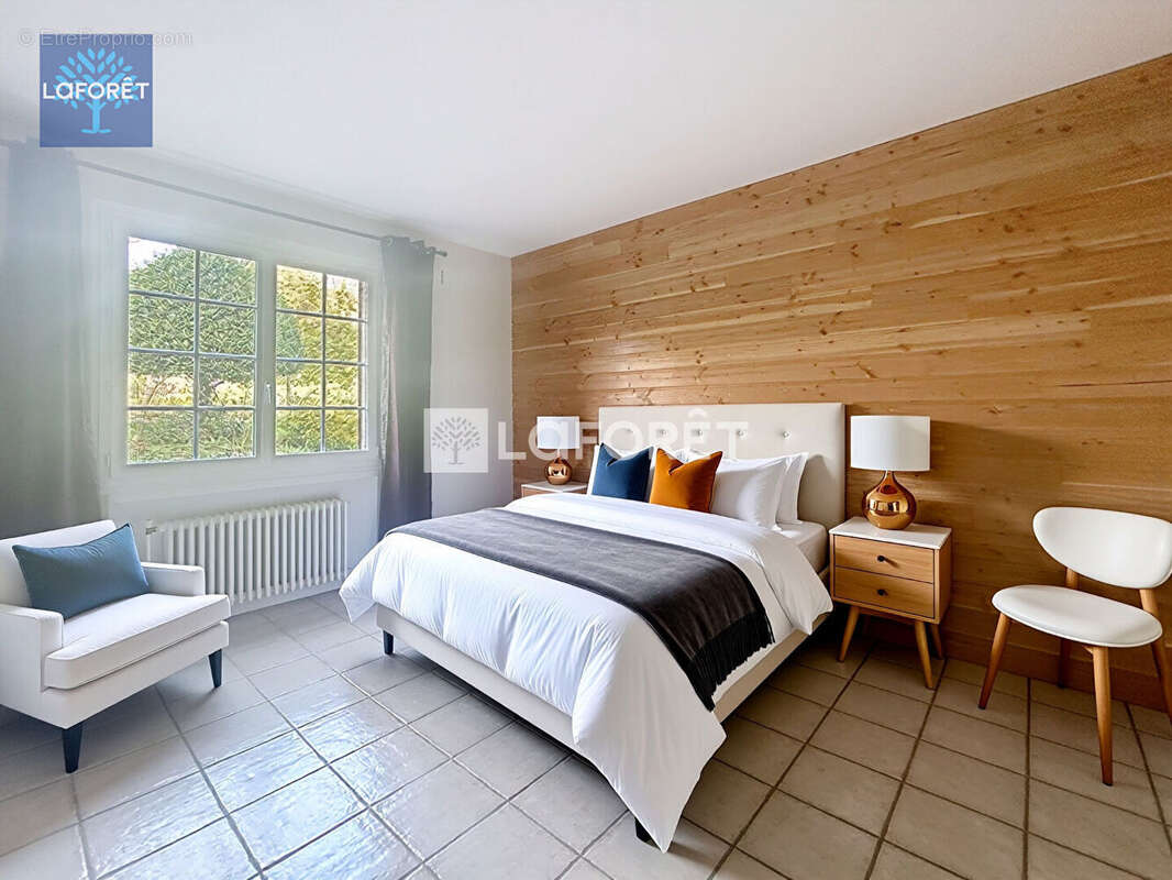 Maison à CONDE-SAINTE-LIBIAIRE