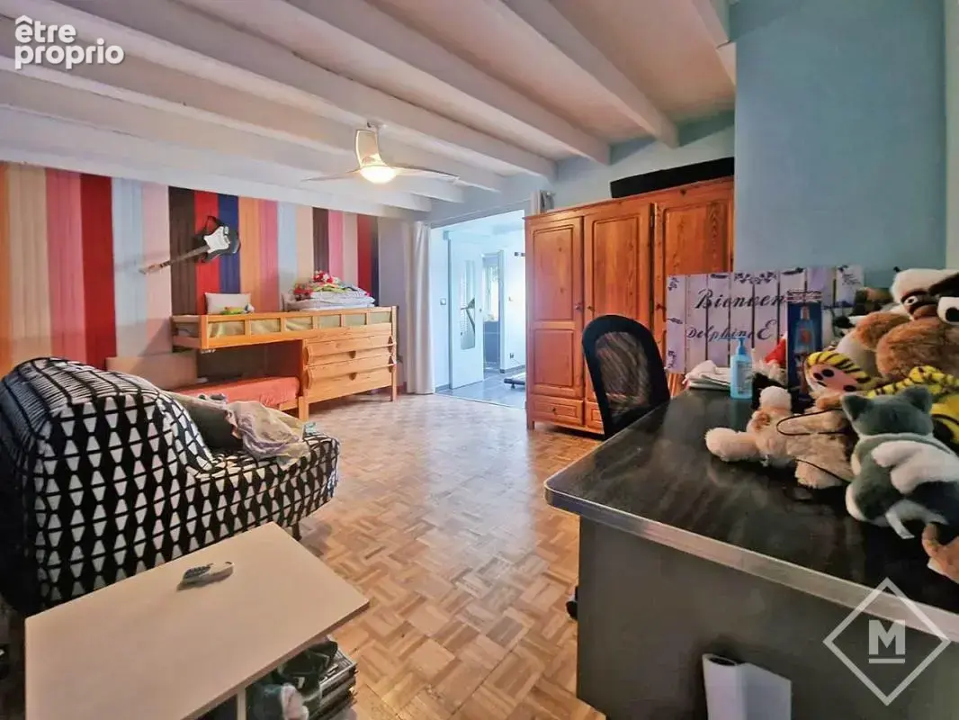 Maison familiale de 282 m² avec piscine, dépendances et fort potentiel 13013 - photo 19
