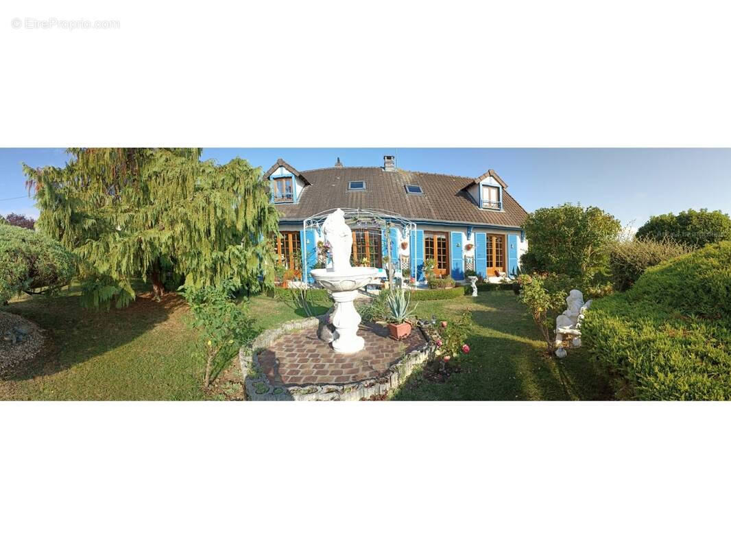 Maison à ESTISSAC
