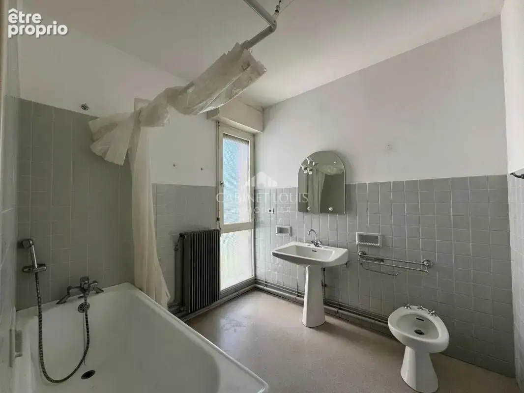 À rénover – Appartement 4 pièces avec balcon - photo 5