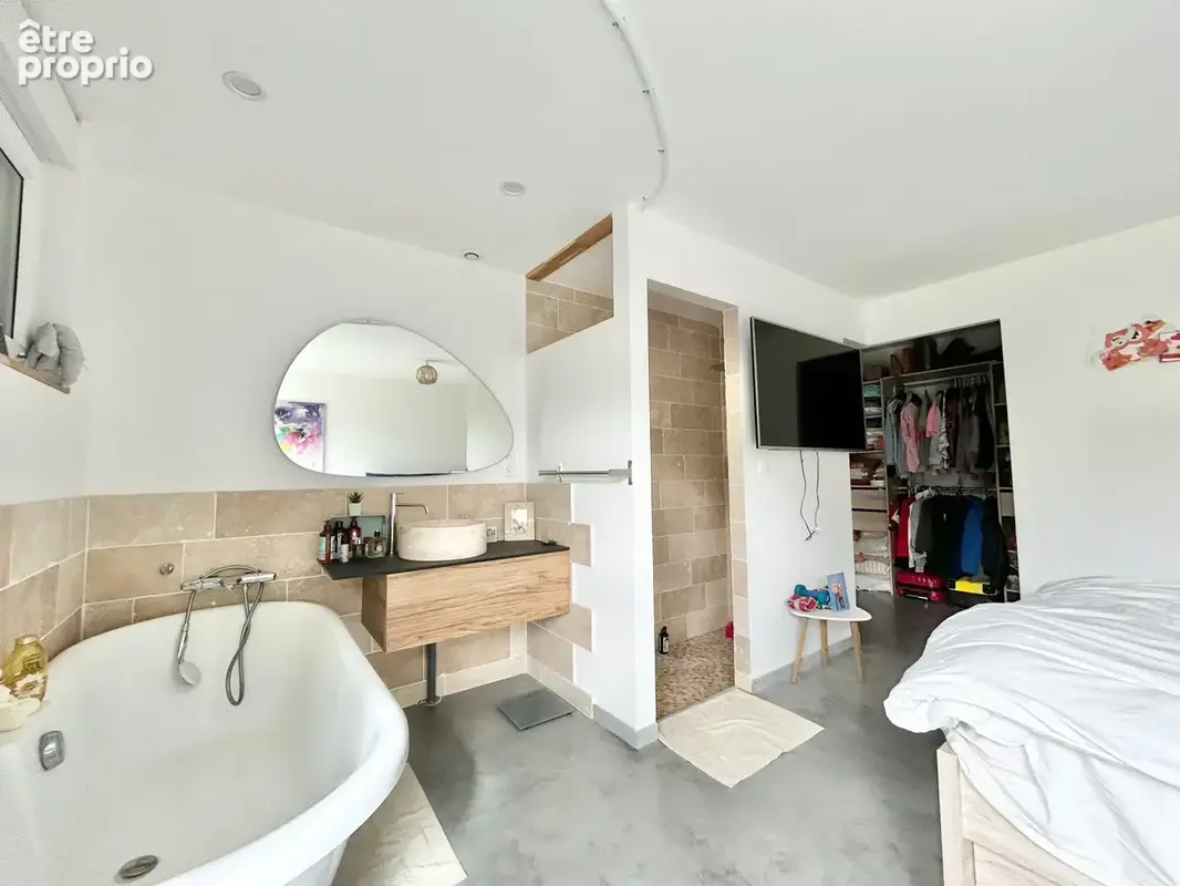Superbe plain-pied avec piscine et beaux volumes ! - photo 15