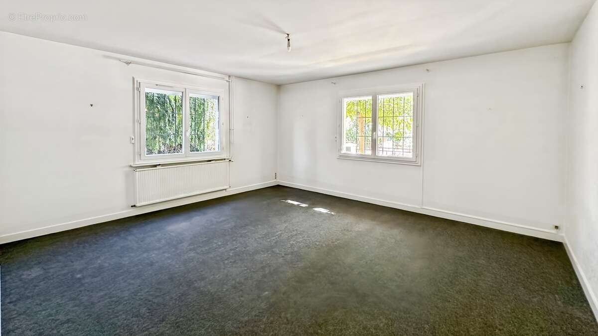 BERGERAC – Maison familiale de 174 m² avec garage, terrain 390 m² - photo 15