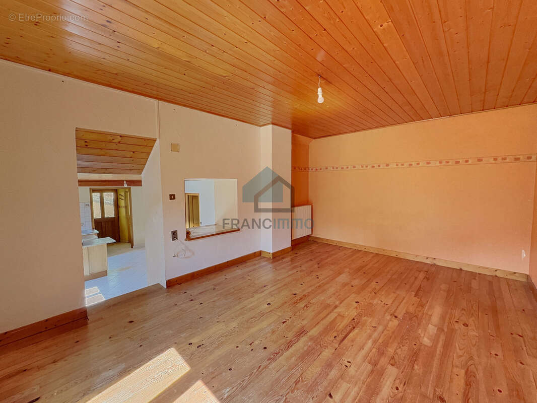 Appartement à PONT-DE-ROIDE