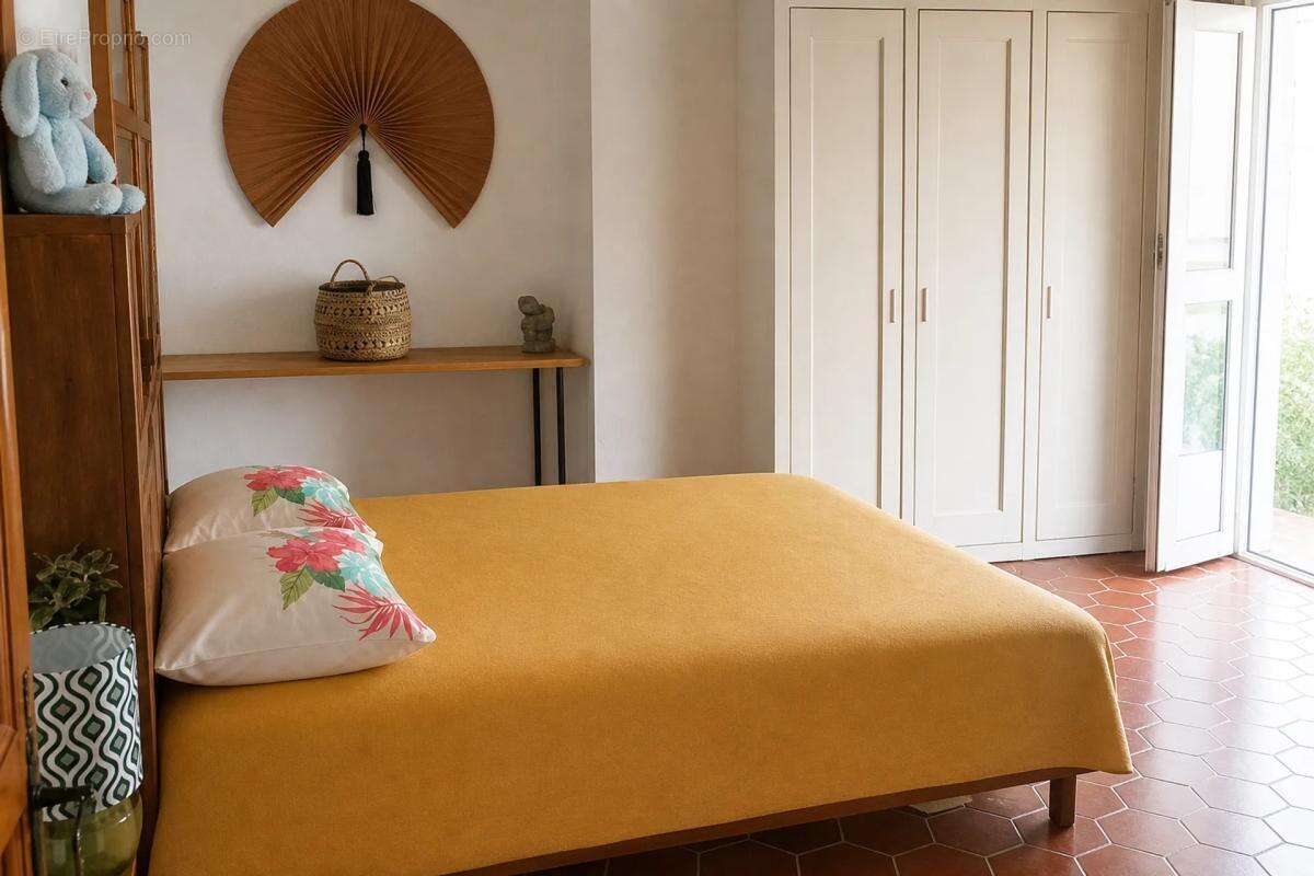Élégante maison de plus de 200 m² à Axat rénovée avec extérieurs - photo 15