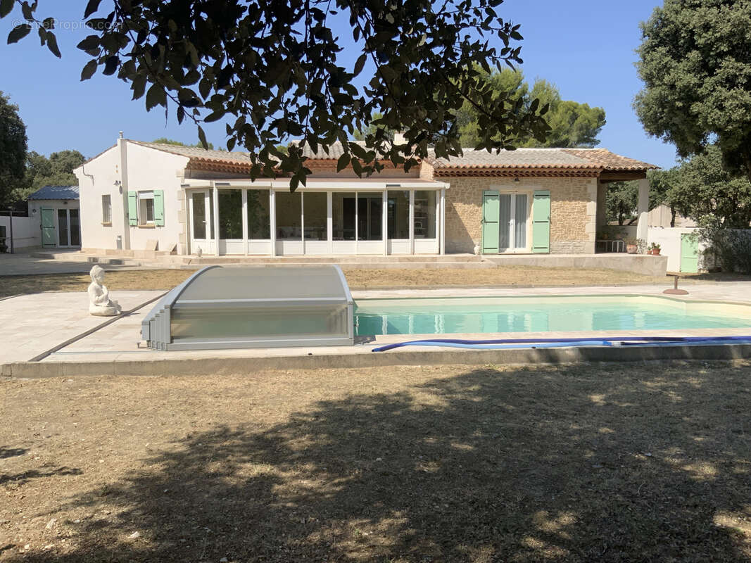 Villa de plain pied sur beau terrain arboré avec piscine, et studio indépendant. - photo 7