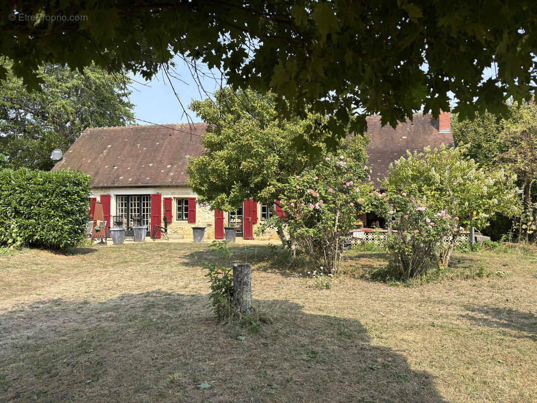 Maison à SAINT-DENIS-DE-JOUHET