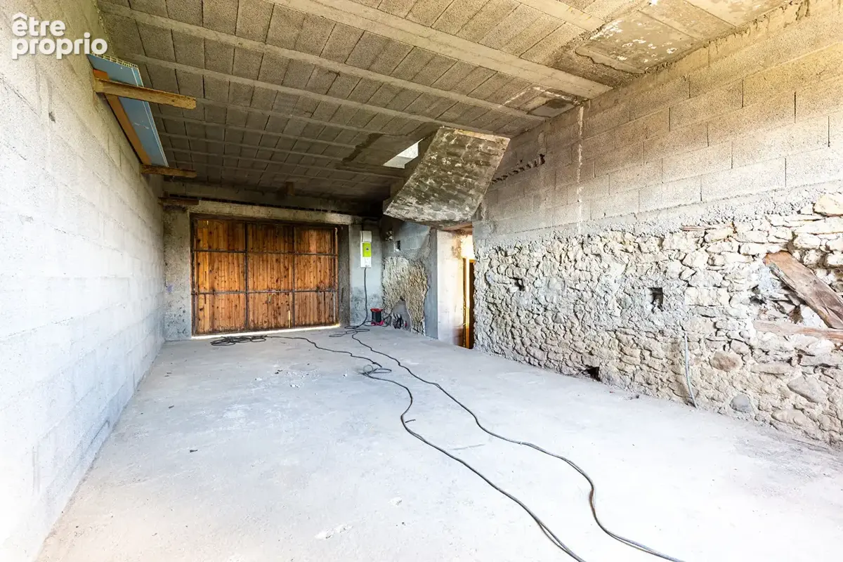 "cyprès" - thusy - a vendre en exclusivite - corps de ferme a renover 291m2 et annexes garage, caves & hangar 115m2 - toiture re - photo 10