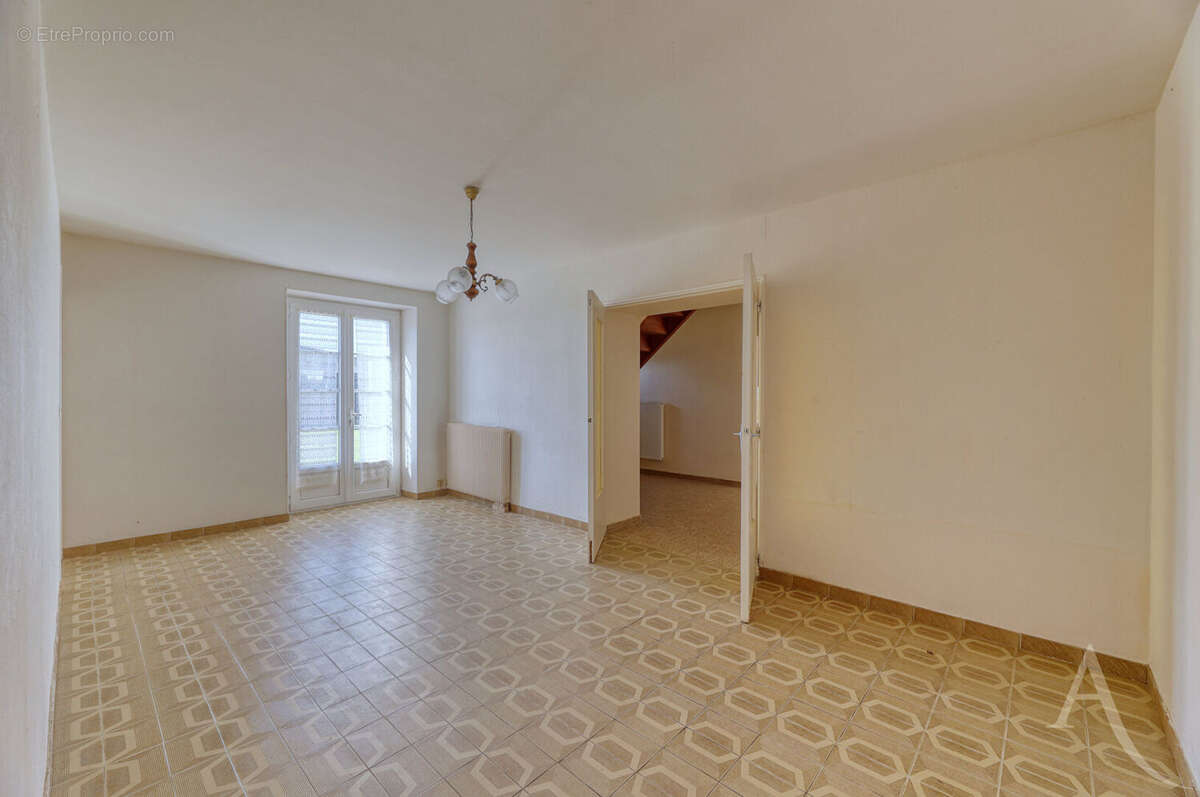 Maison à SAINT-ETIENNE-DU-BOIS