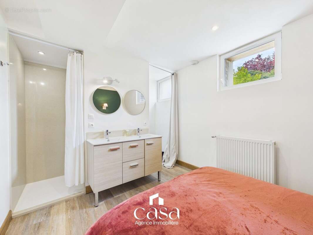 Maison 247 m² à Crocy  - photo 5