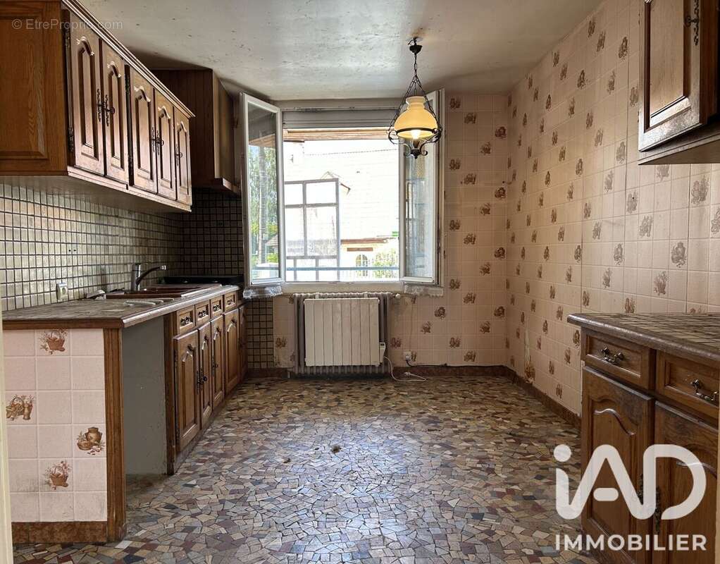 Maison 100 m² à Saint-Jean-De-La-Ruelle  - photo 3