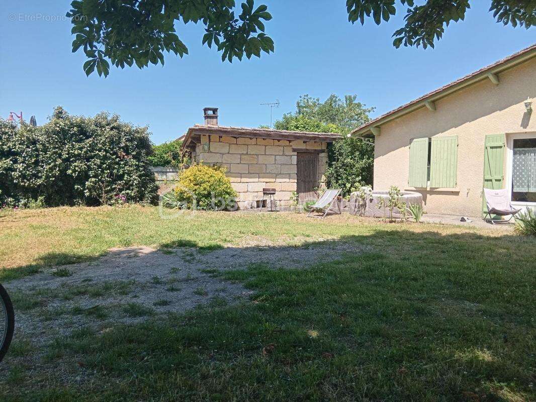 Charmante maison en pierre de 115m2 avec garage et dépendance sur son terrain clos de 800m2 à Camps-sur-l'Isle - photo 17