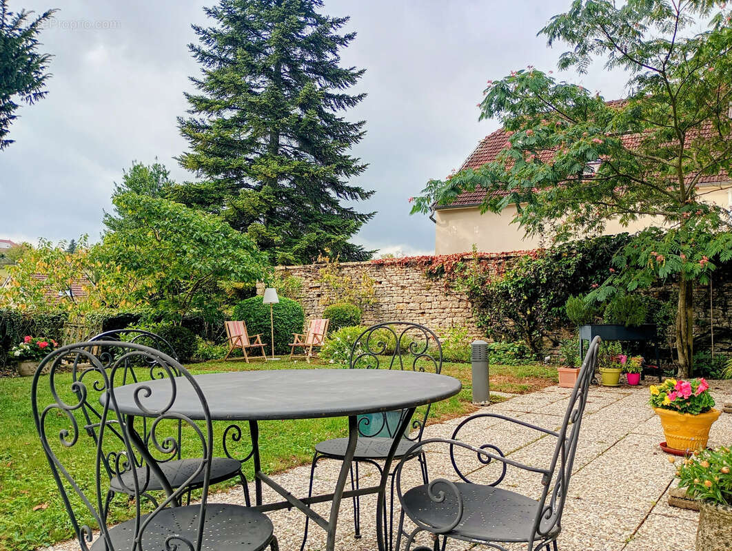 Maison à DAMPIERRE-SUR-SALON