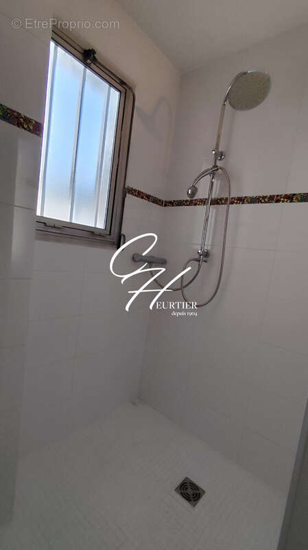 Commerce 55 m² à Meylan  - photo 8