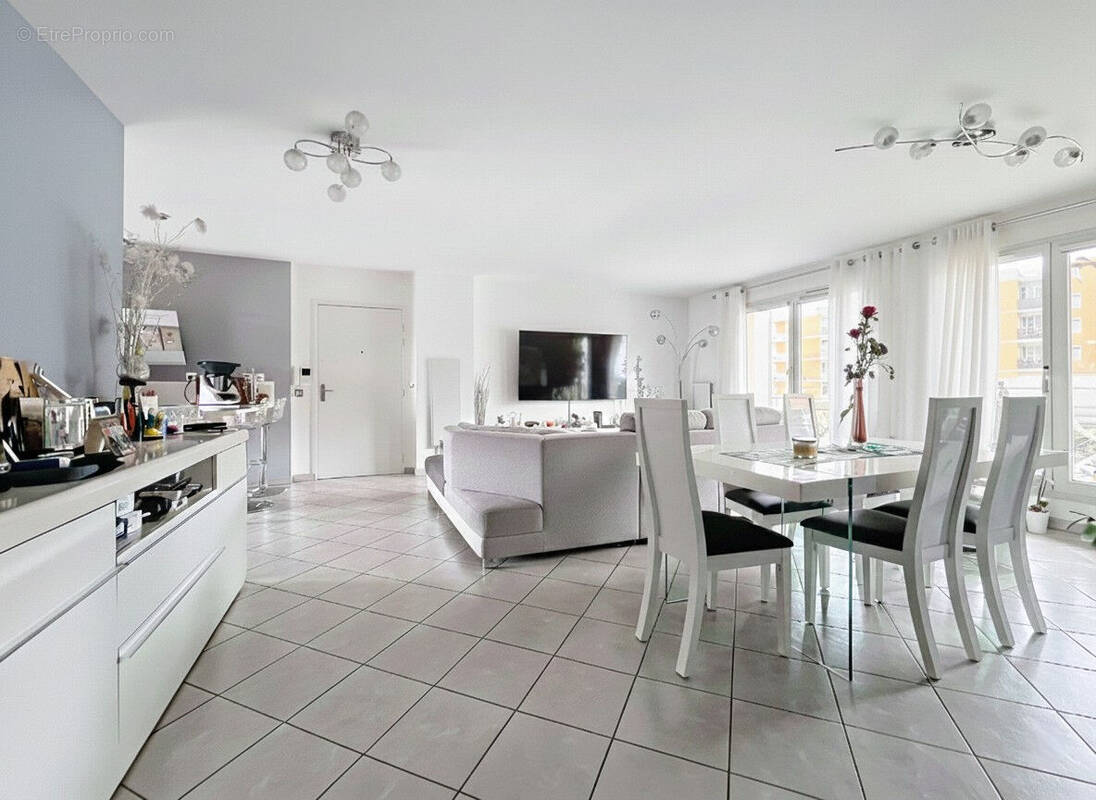 Appartement à SEYNOD