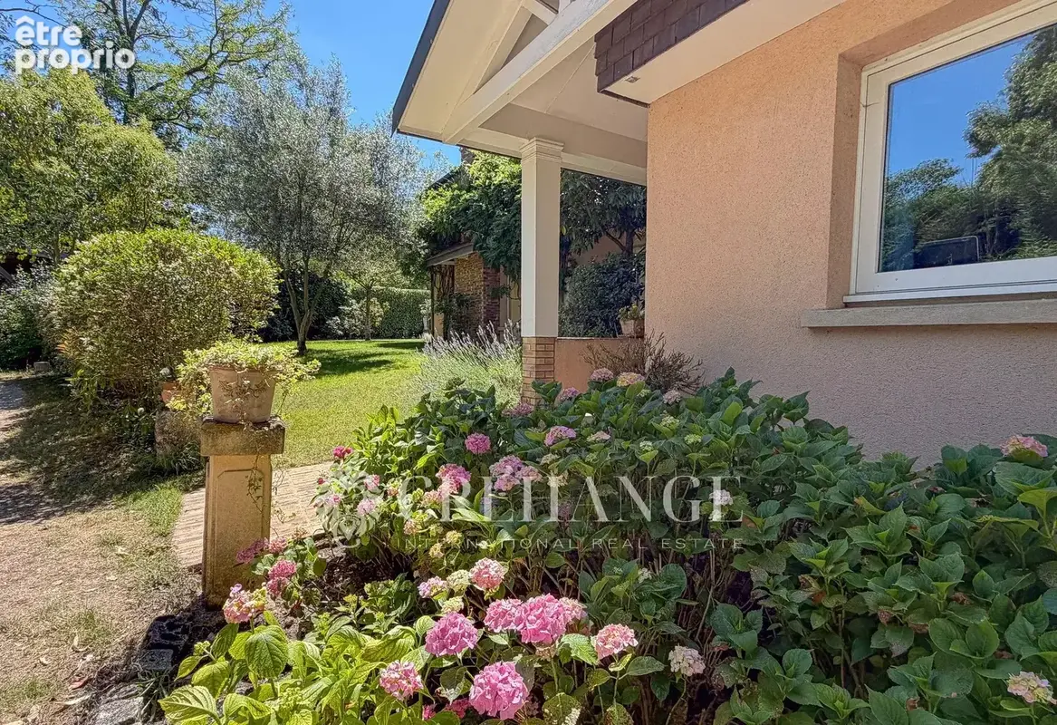 LE VESINET - LAC INFERIEUR - Maison familiale 262 m² - Jardin 1250m² - Piscine - photo 19