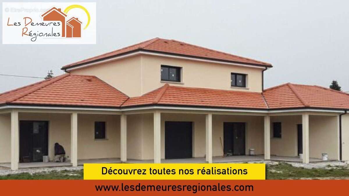 Terrain à VEYRE-MONTON