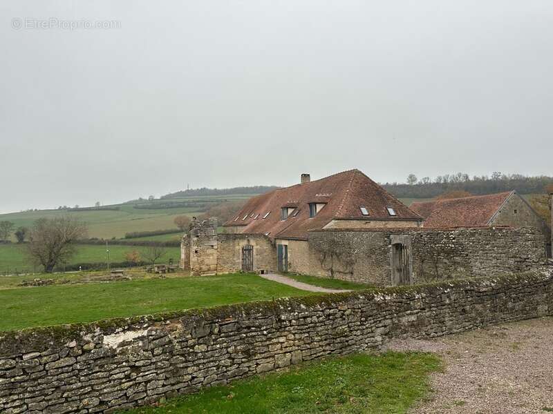 Maison à PRECY-SOUS-THIL
