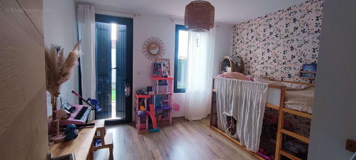 Maison 220 m² à Saintes  - photo 7