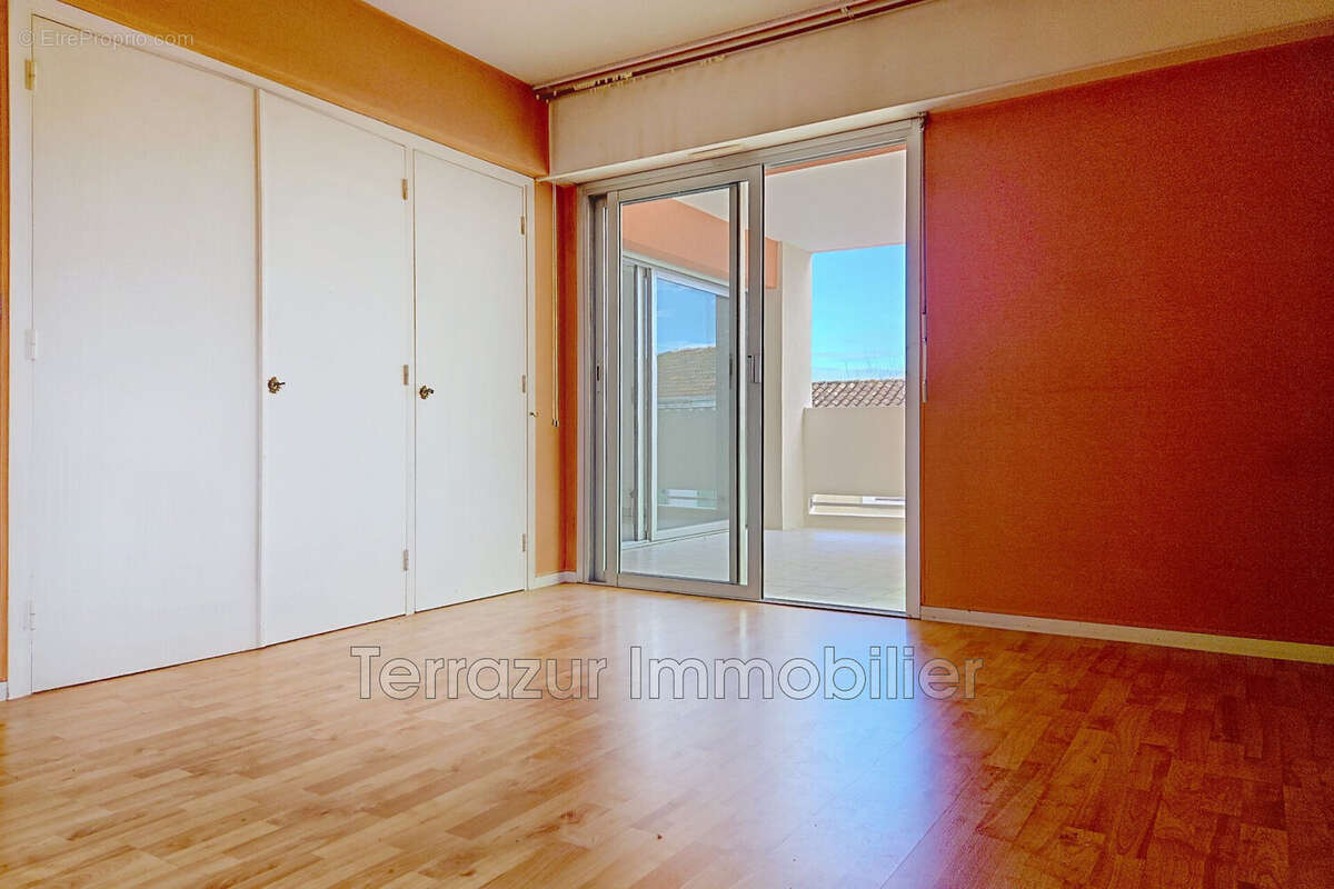 Appartement à VALLAURIS
