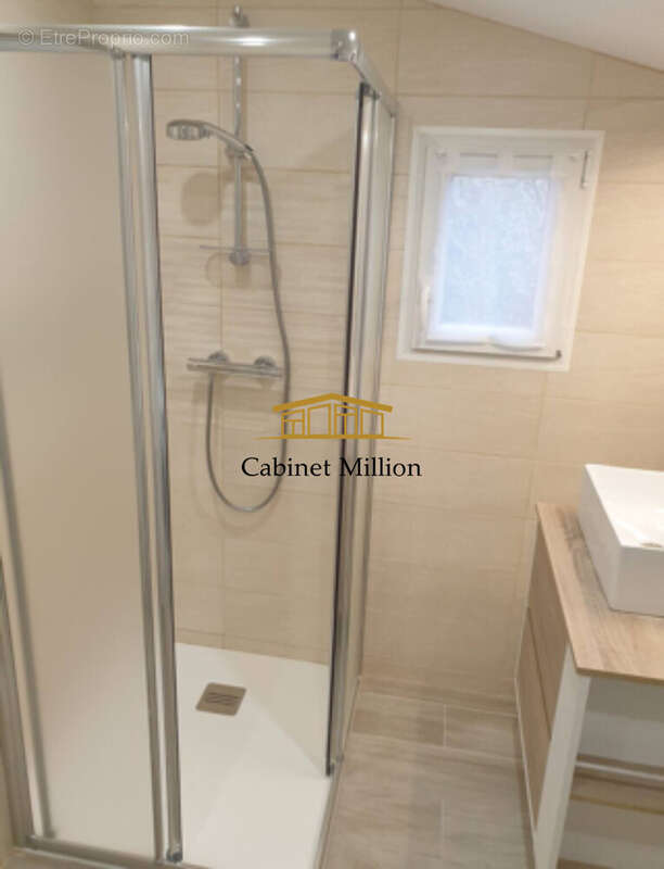 Maison à VIC-LA-GARDIOLE