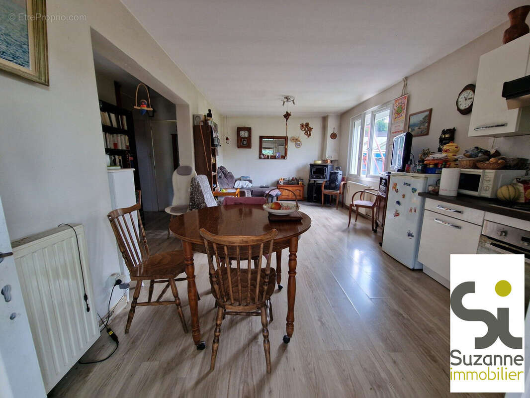 Maison 80 m² à Viriville  - photo 4