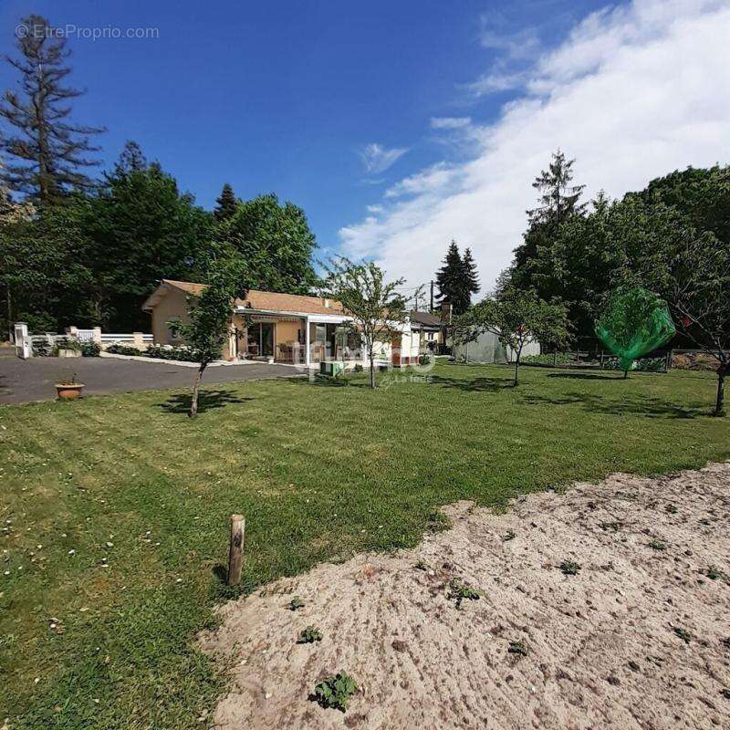 Maison à VENDAYS-MONTALIVET